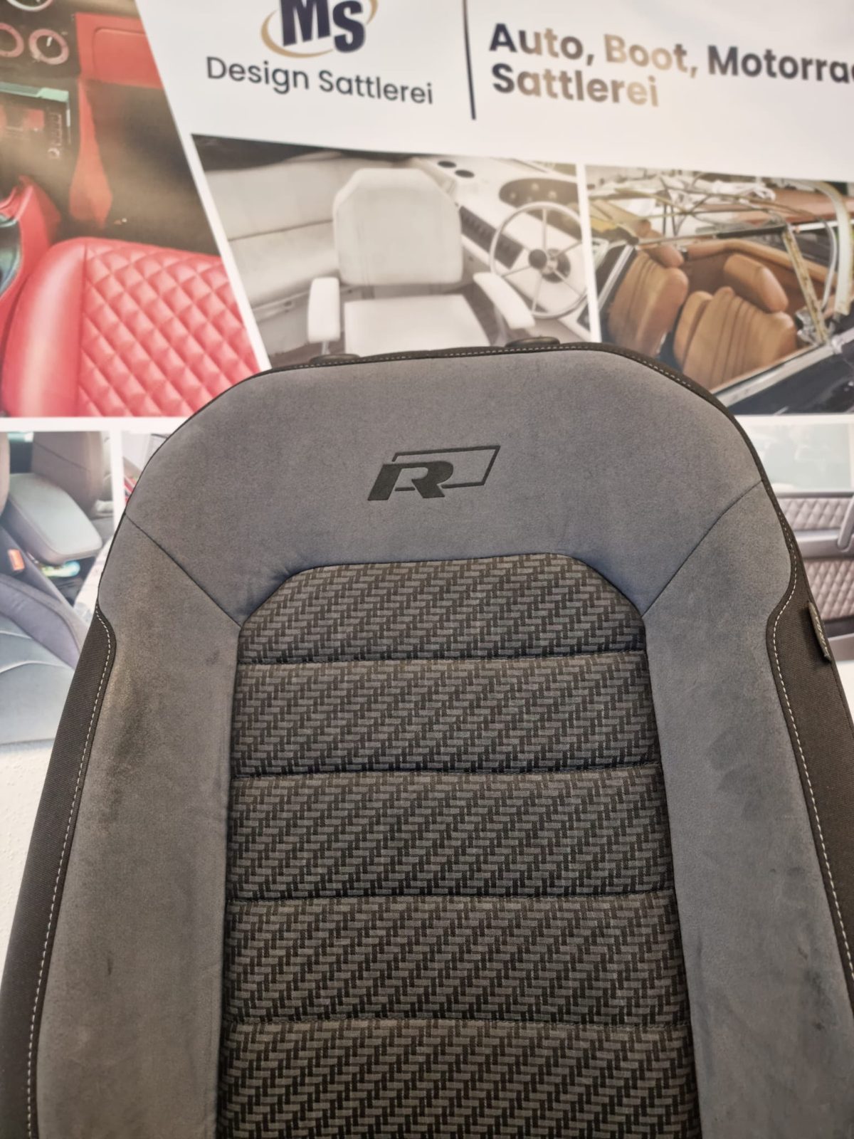Sitzlehne in Alcantara mit Karomuster vor dem Werkstattbanner der MS Design Sattlerei